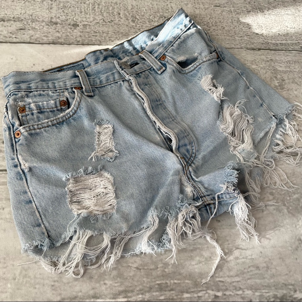 Vintage Levi’s Cut Off Shorts Thrashed High Waist Cheeky Light Wash size 25